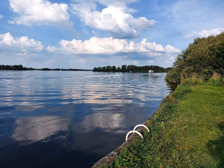 Tiny House "De Veenpolder" De Veenhoop Buitenkant foto